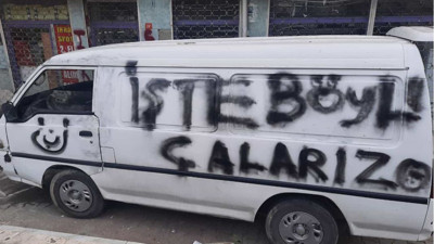 Pişkinliğin böylesi! Sahibi görünce şoke oldu. Önce çaldılar sonra sprey boyayla mesaj bıraktılar