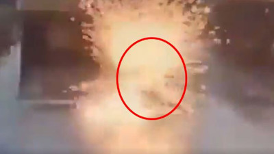 Yürüyen adam ateş topuna döndü