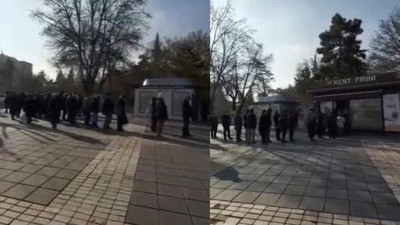AKP'nin kalesinde ekmek kuyruğu. Dondurucu soğuk bile uzun kuyrukları engelleyemedi