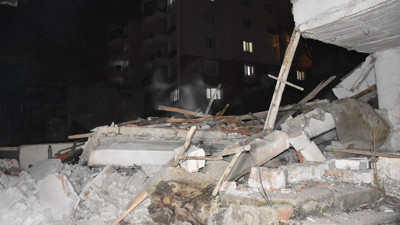 2 katlı bina çöktü