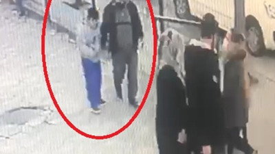 Yere düşen engelli oğluna tekme atan babaya gözaltı