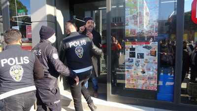 İYİ Parti lideri Meral Akşener Uşak’ta tam arabasına binerken yine bir provokatör gönderdiler