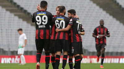 Karagümrük 4 golle turladı