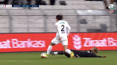 Hakem Altay’ı ekmek arası köfte gibi yedi: Ali Şansalan'ın kararı ortalığı karıştırdı