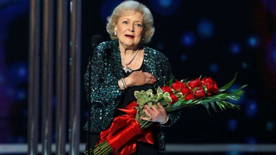 Altın Kızlar’ın Rose’u Betty White 100 yaşına 17 gün kala vefat etti
