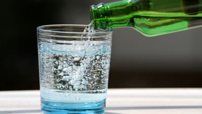 Düzenli olarak içilirse çok faydası var! Maden suyu içmek için 5 önemli sebep