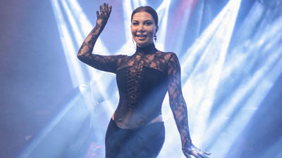 Ebru Yaşar yılbaşı gecesi Kıbrıs’ı salladı! "Bu yılı da ödüller ile kapattık"