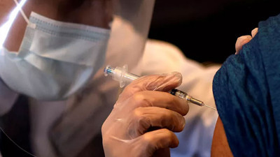 Kovid-19 yasakları artırıldı. Ülkede aşısızlar yurt dışına çıkamayacak