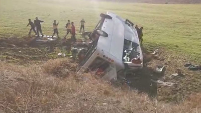 Güreşçileri taşıyan minibüs devrildi: 1 ölü 15 yaralı