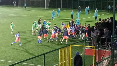 Çengelköyspor - Dolayobaspor maçının ardından tekme tokat birbirlerine girdiler