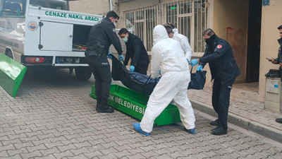 Oğluna tokat attı diye arkadaşını öldürdü