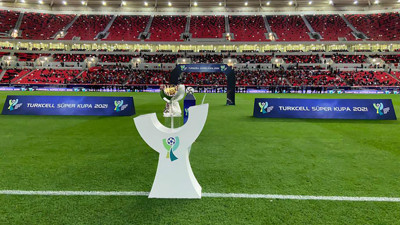 Türk medyası Türk finalini izleyemedi. Bedava bilet dağıtıldı, 3 bin 500 seyirciye oynandı