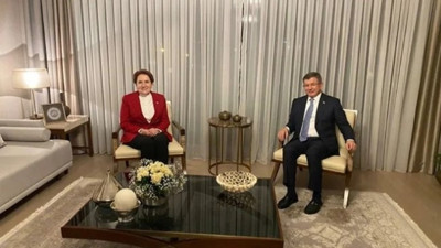 Meral Akşener, Davutoğlu'nu evinde ziyaret etti