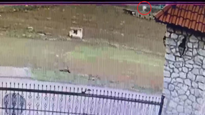 Görüntülere dikkatlice bakıldığında Ahmet Çalık sol şeritten en sağ şeride mermi gibi kayıyor