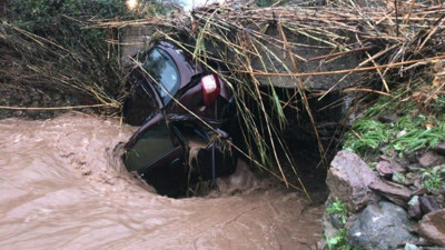 Bodrum'da sel duvarları yıktı su borularını patladı