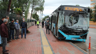 Halk otobüsü 9 aracı biçti yolcular dehşeti yaşadı