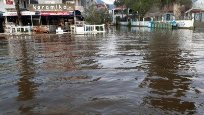 Köyceğiz Gölü taştı, restoran ve kafeler su altında kaldı