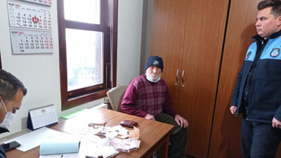 Yakalanan dilencinin paralarını zabıta saya saya bitiremedi