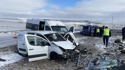 Niğde’de öğrenci servisi kaza yaptı: 1’i ağır 11 yaralı