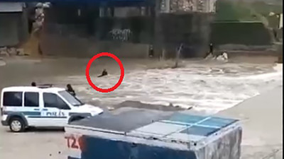 Dere yatağında akıntıya kapıldı! İşte o anlar...