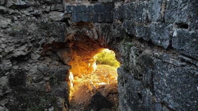 Parasız kalan burayı kazıyor