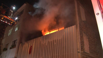 Evsizlerin kaldığı binayı yaktılar