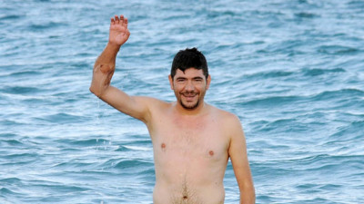 İki kol nakledilen çiftçi artık zeytin çırpma makinesi kullanıyor. Antalya'da iki kol nakli yapılmıştı