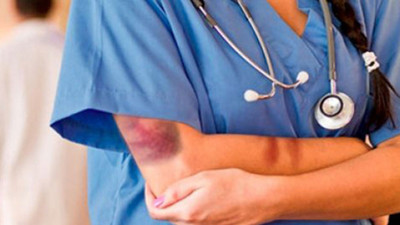 Hamile hemşireye insanlık dışı saldırı! Defalarca vurdular, karnını tekmelediler