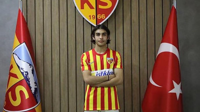 Kayserispor genç futbolcusu Hayrullah ile 4,5 yıllık sözleşme imzaladı