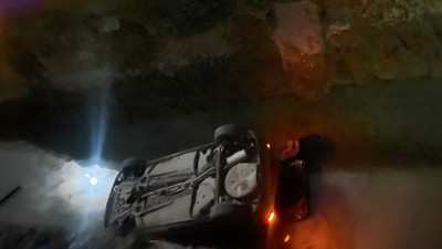 Kapalı yola giren otomobil kanala uçtu: 3 yaralı