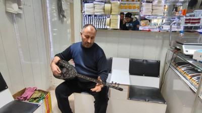 Öyle bir şeyden bağlama yaptı ki sat diyenler kuyruk oluşturdu