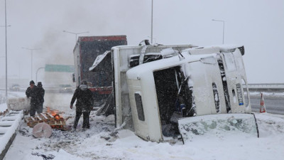 Korona virüs test kitleri caddeyi kapladı