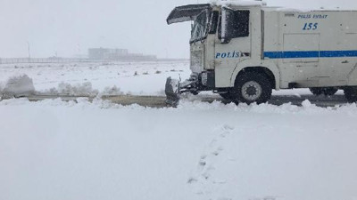 Mardin Kızıltepe'de kar temizleme çalışmalarına TOMA'lar da katıldı