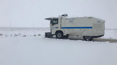 Mardin'de kar temizleme çalışmalarına TOMA'lar da katıldı