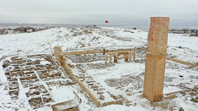Şanlıurfa'ya 3 yıl sonra kar yağdı, şehir beyaza büründü