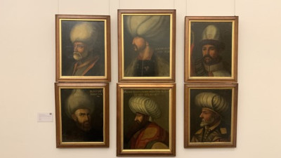 İskoçya’da çatı katında bulunmuşlardı. Osmanlı padişahlarının tabloları açık artırmayla satışa çıkıyor
