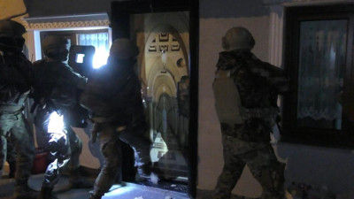 Zehir tacirlerine şafak baskını