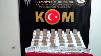 Gaziantep’te binlerce kaçak sigara kağıdı ve makaron ele geçirildi