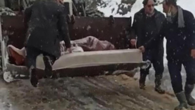 Rize'de karı temizleyen iş makinesi 150 metreden uçtu