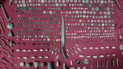 İzmir'de tarihi eser niteliğinde 744 obje ele geçirildi