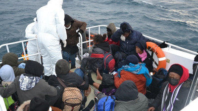 Balıkesir açıklarında 27 göçmen kurtarıldı
