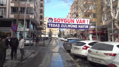 Esnaf yüksek elektrik faturalarına isyan etti ‘Soygun var’ pankartı astılar