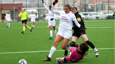Galatasaray kadınları erkekleri solladı!
