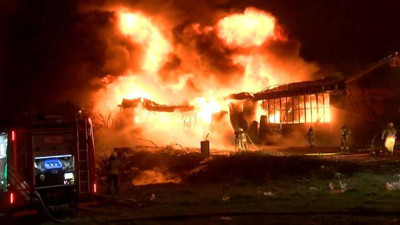 İstanbul'da plastik fabrikasında yangın