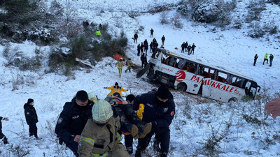 İstanbul'da yolcu otobüsü şarampole yuvarlandı: 3 ölü 9 yaralı