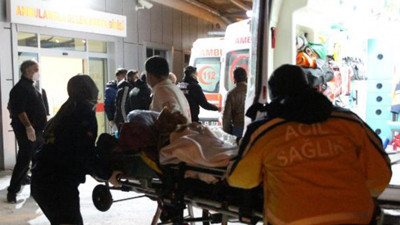 Kardan yollar kapanınca hamile kadın araçta doğum yaptı