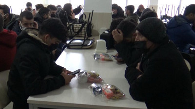 Tokat'ta yolcu otobüslerine 'kar' engeli