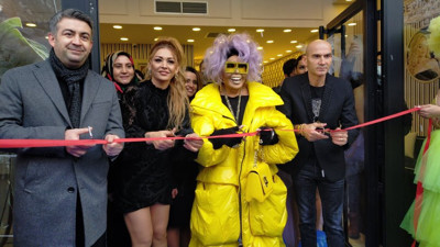 Bülent Ersoy günler sonra bombayı patlattı. Anıtkabir'de şemsiye tutan subayın Hakkari'ye tayini çıkmıştı