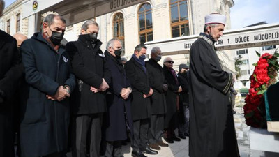 Cenazede dikkat çeken görüntü. Burak Elmas ile Fatih Terim'den olay tepki