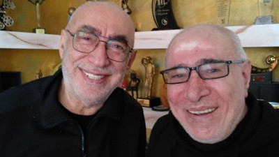 Şener Şen ve İlyas Salman küslüğü sona erdi: '46 yıllık dostum gelmiş'